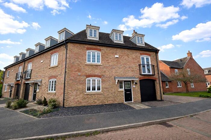 4 Bedroom End Of Terrace House For Sale In Holloway Avenue, Bourne, Lincolnshire, PE10