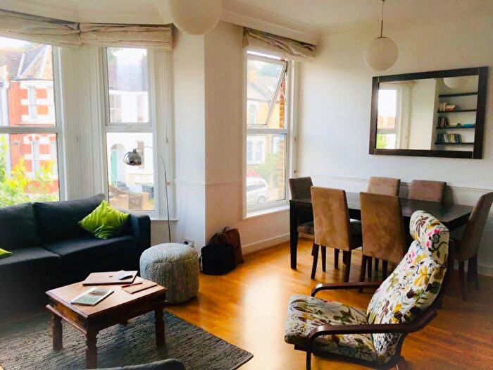 3 Bedroom Flat To Rent In Palace Gates Road, London, N22