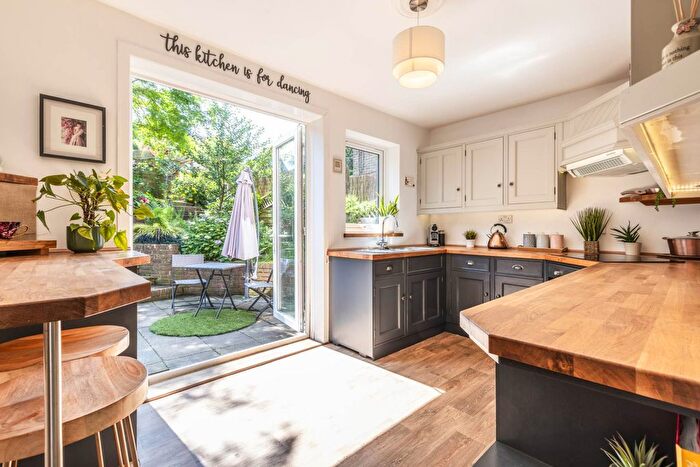 2 Bedroom Detached House For Sale In Holden Corner, Southborough, Tunbridge Wells, TN4