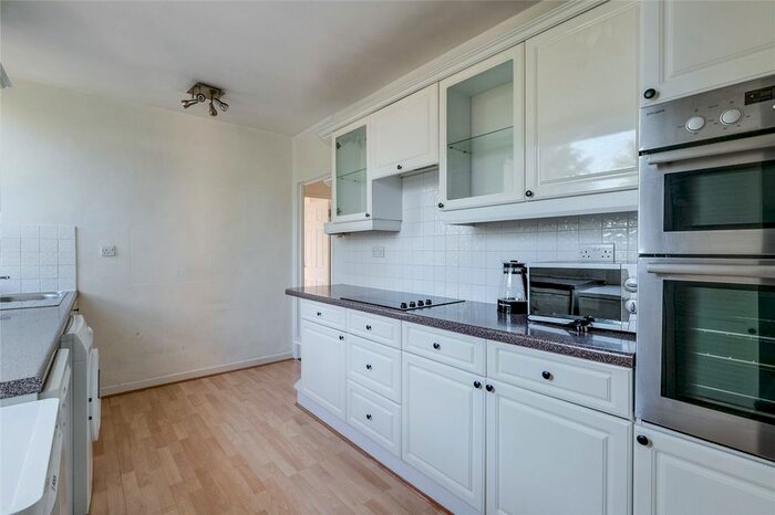 2 Bedroom Flat To Rent In Putney Hill, London, SW15