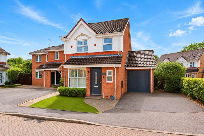 3 Bedroom Detached House For Sale In Alsop Close, London Colney, St. Albans, Hertfordshire, AL2