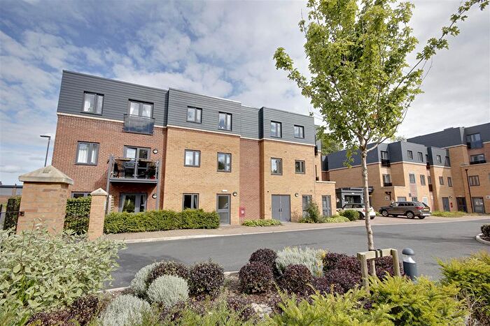 1 Bedroom Flat For Sale In Field Close, Cottingham, HU16
