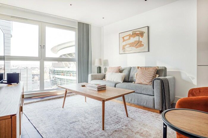 2 Bedroom Apartment To Rent In Queensland Road, London, N7