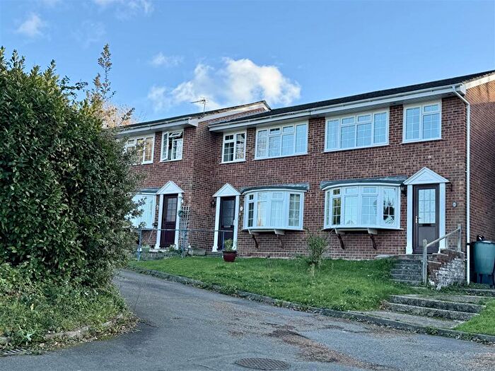 3 Bedroom Terraced House For Sale In Eden Road, Totland Bay, PO39