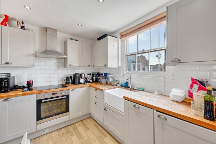4 Bedroom Flat To Rent In Mornington Crescent, Camden Town, NW1
