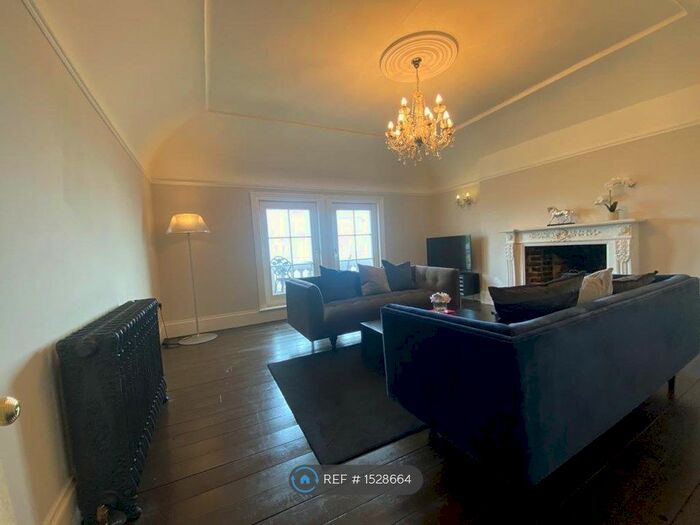 3 Bedroom Flat To Rent In The Mount, St. Leonards-On-Sea, TN38