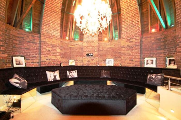 3 Bedroom Penthouse To Rent In Princess Park Manor, Royal Drive, London, N11