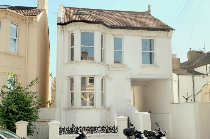 3 Bedroom Maisonette To Rent In Goldstone Road, Hove, BN3