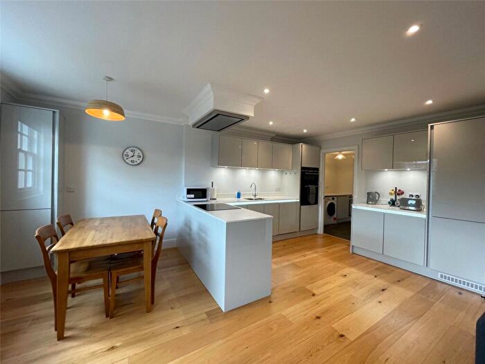 2 Bedroom Apartment To Rent In Pennsylvania Road, Exeter, EX4