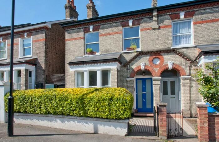 2 Bedroom Ground Flat To Rent In Barforth Road, SE15