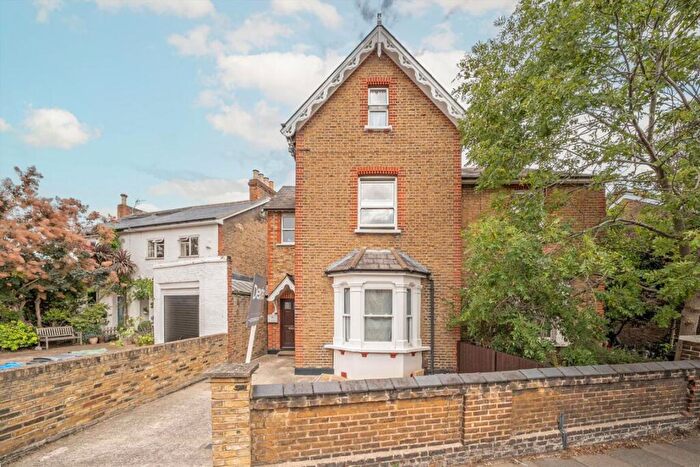 1 Bedroom Flat To Rent In Bloomfield Road, Kingston Upon Thames, KT1