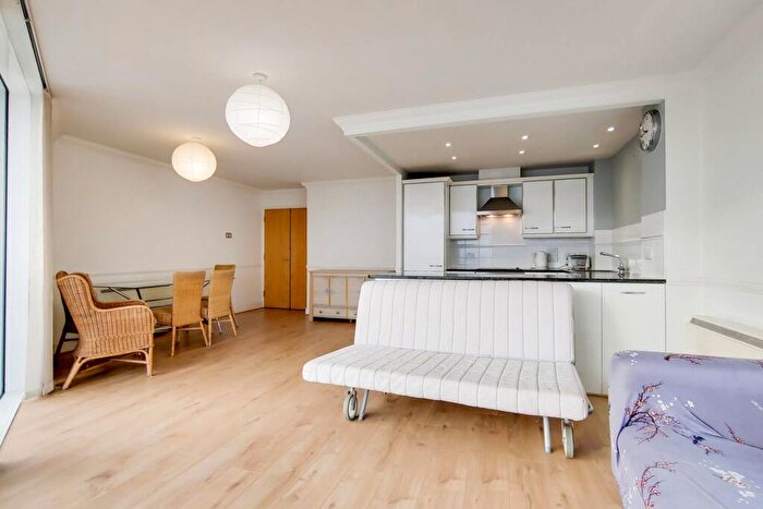 2 Bedroom Flat To Rent In Hull Place, Docklands, London, E16