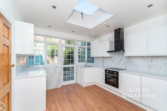 4 Bedroom Property To Rent In Wyndham Road, London, W13