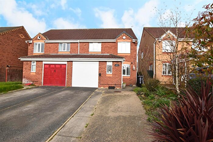 3 Bedroom Semi Detached House For Sale In Nelson Way, Grimsby, DN34