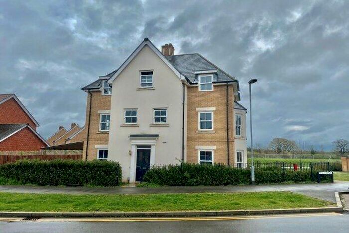 4 Bedroom Semi-Detached House To Rent In Venus Avenue, Biggleswade, SG18