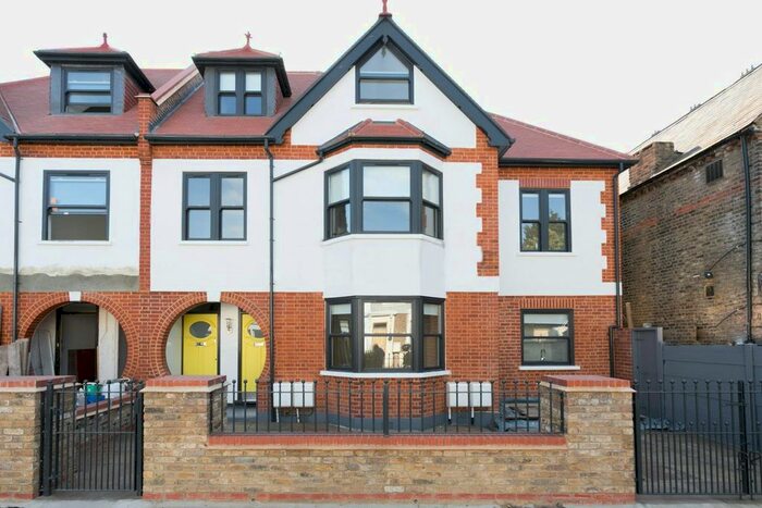 2 Bedroom Flat To Rent In Tennyson Road, London, E10