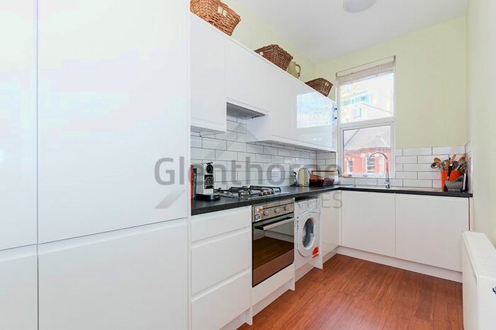 2 Bedroom Flat To Rent In Silver Crescent, Chiswick, W4