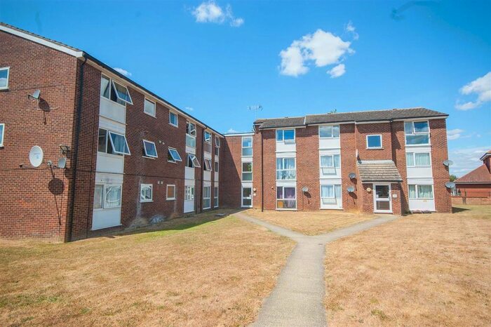 2 Bedroom Flat For Sale In Lupin Drive, Springfield, Chelmsford, CM1