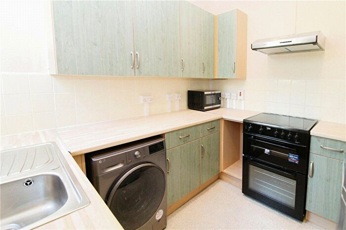 2 Bedroom Maisonette To Rent In Kidderminster Road, Croydon, CR0
