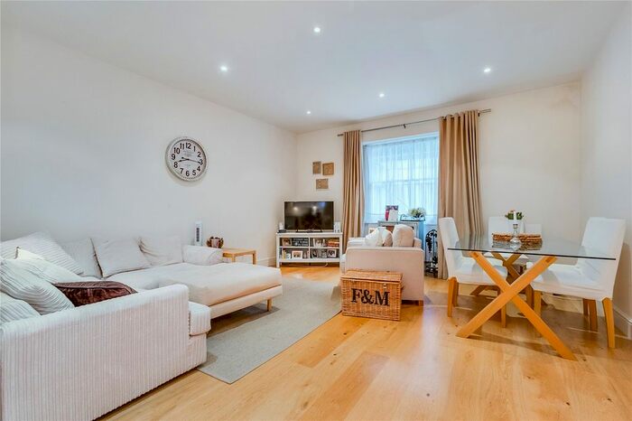 1 Bedroom Flat To Rent In Onslow Gardens, South Kensington, London, SW7
