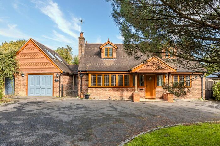 3 Bedroom Detached Bungalow To Rent In Reigate Road, Hookwood, RH6