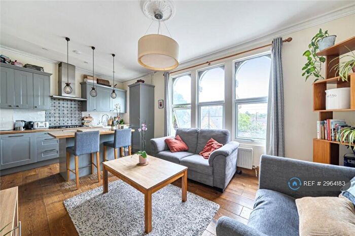 4 Bedroom Flat To Rent In Champion Crescent, London, SE26