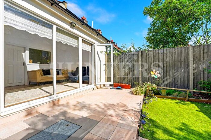 3 Bedroom Terraced House For Sale In Hewitt Avenue, London, N22