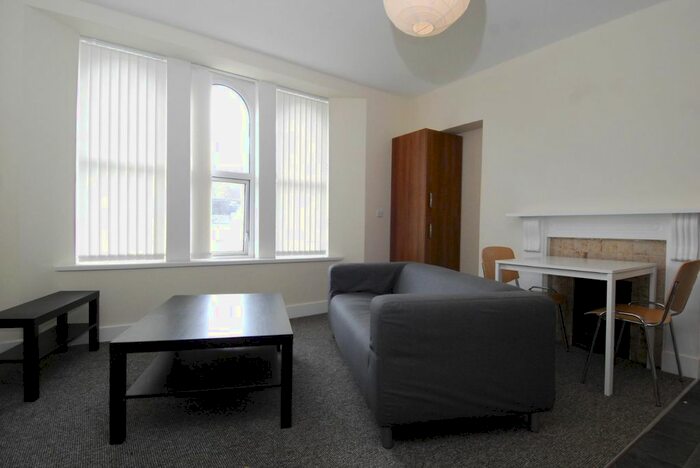 2 Bedroom Flat To Rent In Woodland Terrace, Flat, Plymouth, PL4