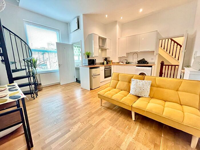 1 Bedroom Property To Rent In West Cliff Views, Bournemouth, BH2