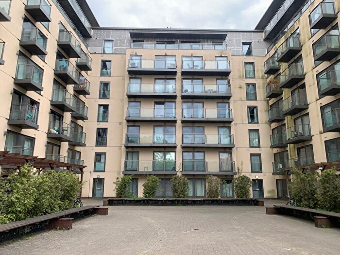 1 Bedroom Flat For Sale In Flat, High Street, Slough, Buckinghamshire, SL1