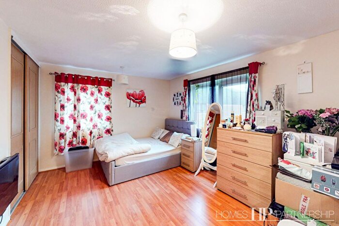 1 Bedroom Studio To Rent In Camelot Court, Ifield, RH11