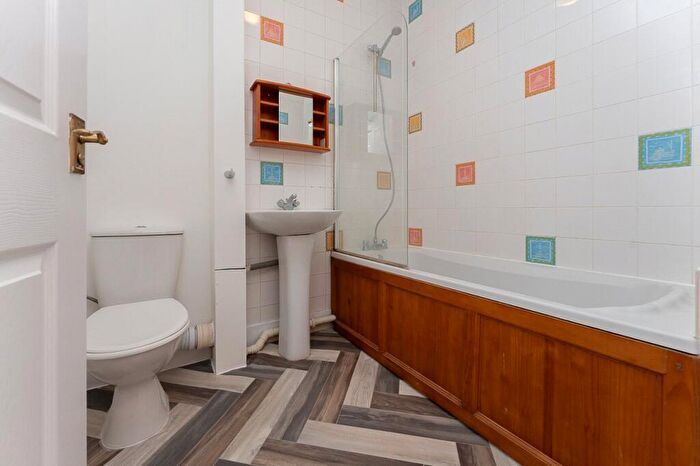 1 Bedroom Apartment For Sale In Brighton Road, Sutton, SM2