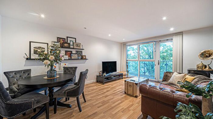 2 Bedroom Flat For Sale In Chancellor Way, Dagenham, RM8