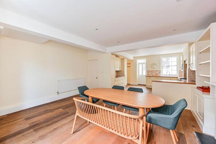 5 Bedroom Flat To Rent In Kennington Oval, Oval, London, SE11