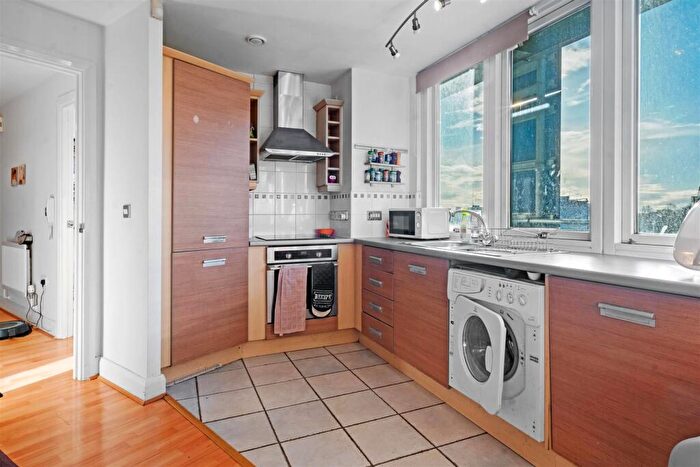 2 Bedroom Apartment For Sale In Wheeleys Lane, Birmingham, B15