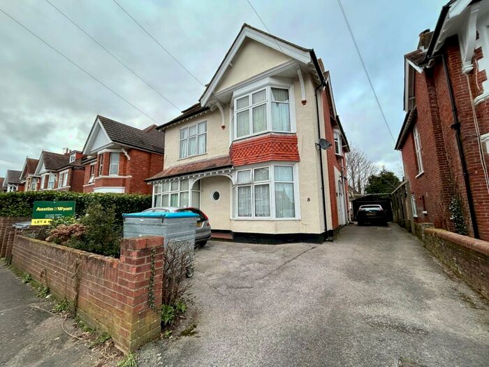 Studio To Rent In Bryanstone Road, BH3