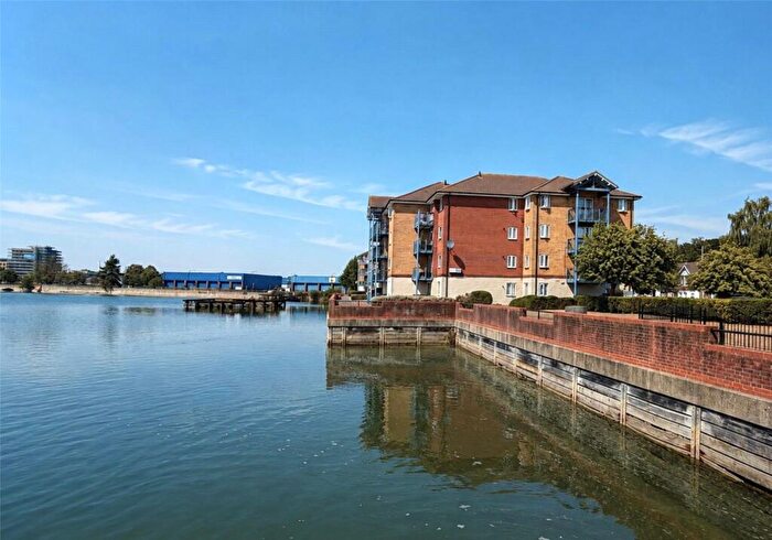 2 Bedroom Apartment For Sale In Quayside Road, Southampton, Hampshire, SO18