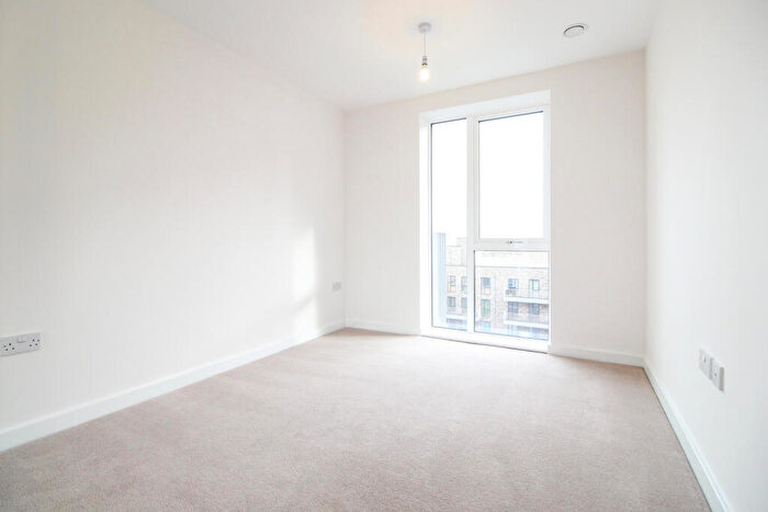 2 Bedroom Flat To Rent In Crossways, Windsor Road, Slough, SL1