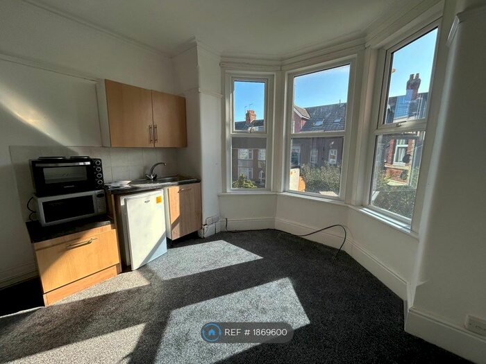 Studio To Rent In Abbotsbury Road, Weymouth, DT4