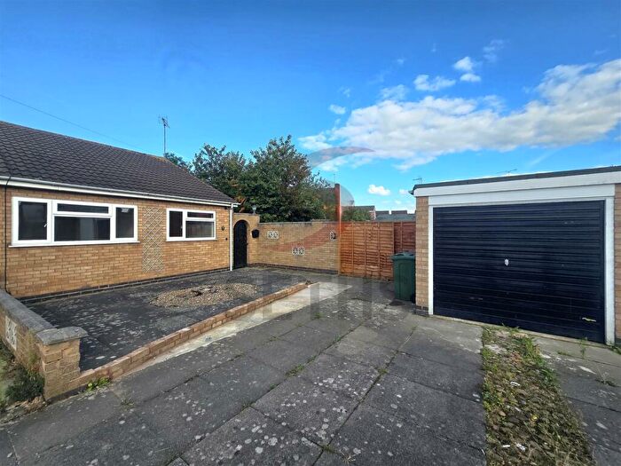 3 Bedroom Semi-Detached Bungalow To Rent In Amberley Close, Thurmaston, Leicester, LE4
