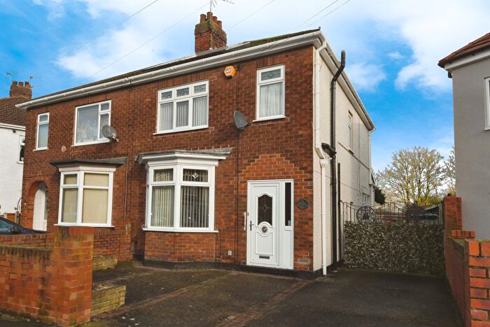 3 Bedroom Semi-Detached House For Sale In Warwick Road, Scunthorpe, DN16