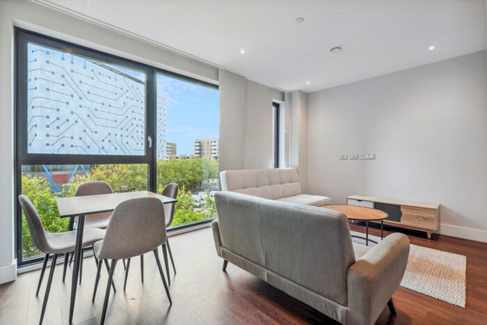 1 Bedroom Flat To Rent In Avalon Point, Silvocea Way, E14