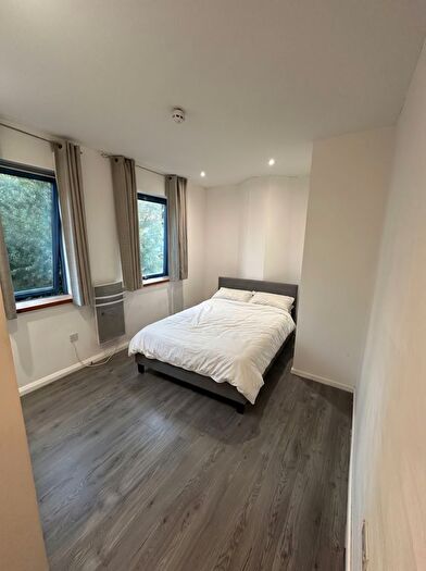 Studio To Rent In London, E14