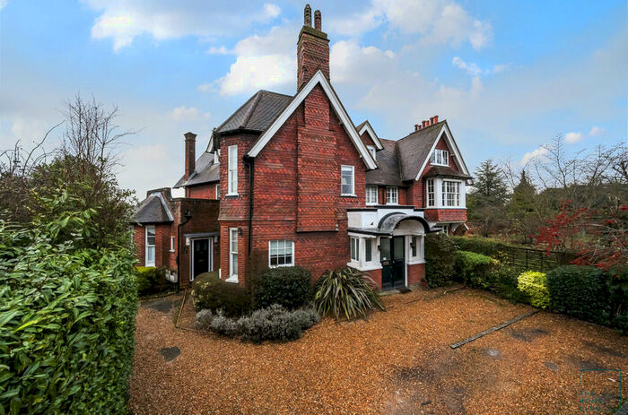 2 Bedroom Apartment To Rent In Warren Road, Guildford, GU1