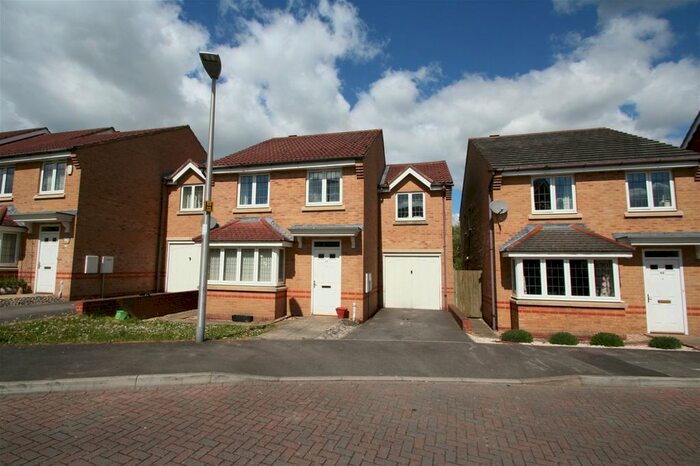 4 Bedroom Detached House To Rent In Florence Gardens, Thatcham, RG18