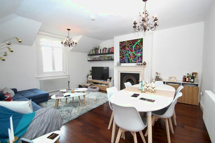 2 Bedroom Flat To Rent In Heathfield Road, London, SW18