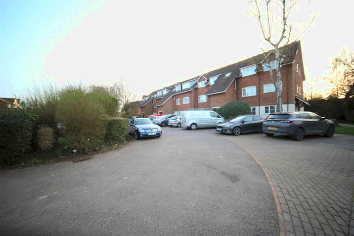 1 Bedroom Flat To Rent In Flamstead End Road, Cheshunt, Waltham Cross, EN8