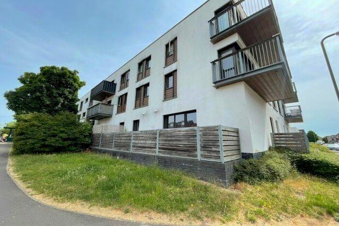 2 Bedroom Flat To Rent In The Courtyard, Basingstoke, RG22