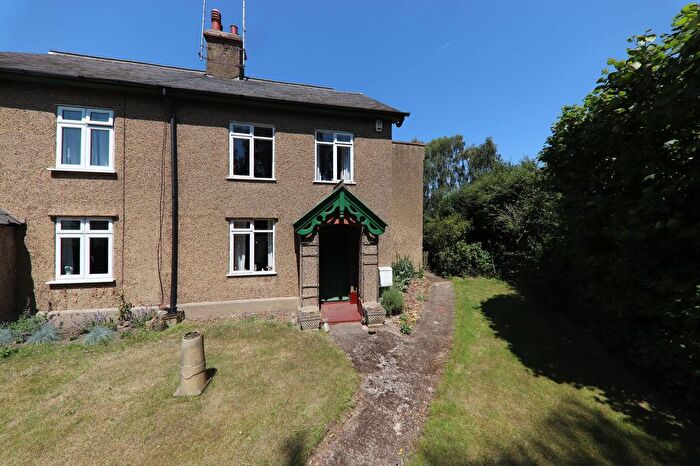 3 Bedroom Semi-Detached House For Sale In Denham Way, Maple Cross, WD3