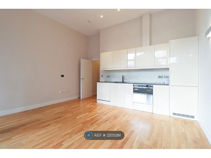 1 Bedroom Flat To Rent In Crownage Court, Sunbury-On-Thames, TW16
